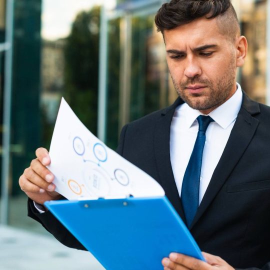 successful-business-person-working-from-outdoors (1)
